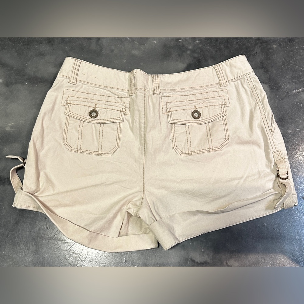 2 Vintag Fashion Bug Khaki shorts - Picture 4 of 7